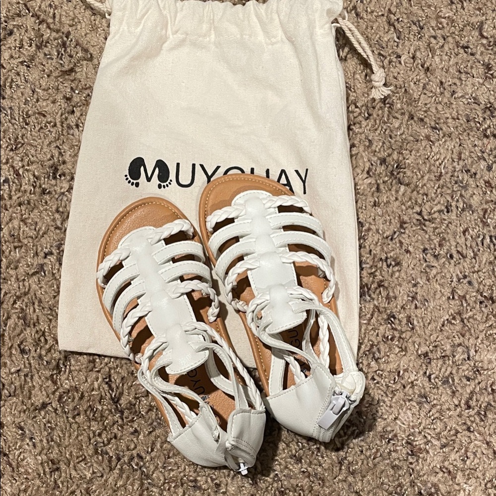 Kid white Strappy sandals - never worn